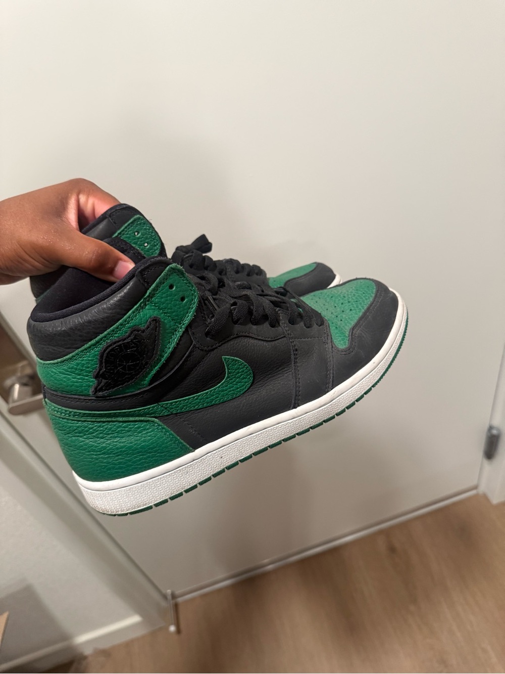 Air Jordan High-Top 1s Black Pine Greens
